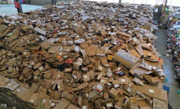 亿米网 难撕开的胶带、大量气泡带……快递包装缘何“瘦身”难？