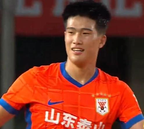 美通美股票配资 梅开二度，山东泰山B队后卫彭啸当选中乙第17轮最佳球员