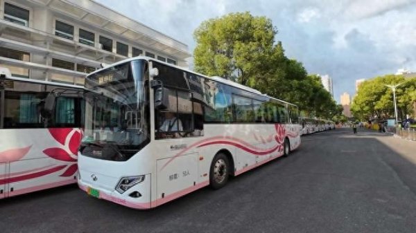 资本E家 超万人集中离场，随申行定制服务有序疏散足球联赛大客流