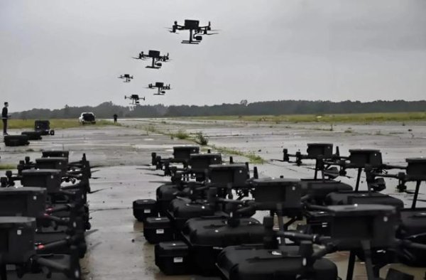 国汇策略 机器狗当先锋！解放军抢滩登陆演练 无人装备引领战场革命